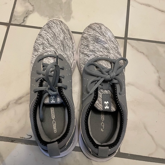 Under armour mens shoes - Picture 3 of 5